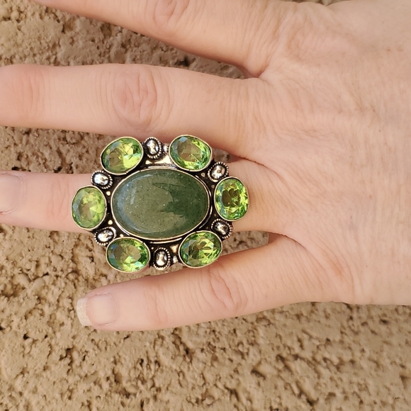 New Oversized Green Apatite and Tsavorite 925 Silver Statement Ring. - Picture 9 of 16